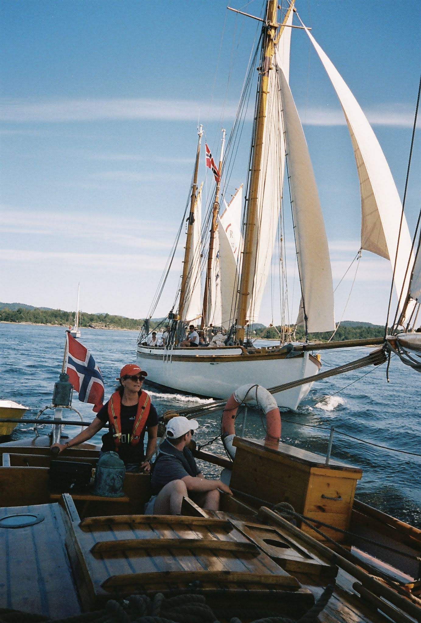 Tradisjonsbåter og mannskap under seilas